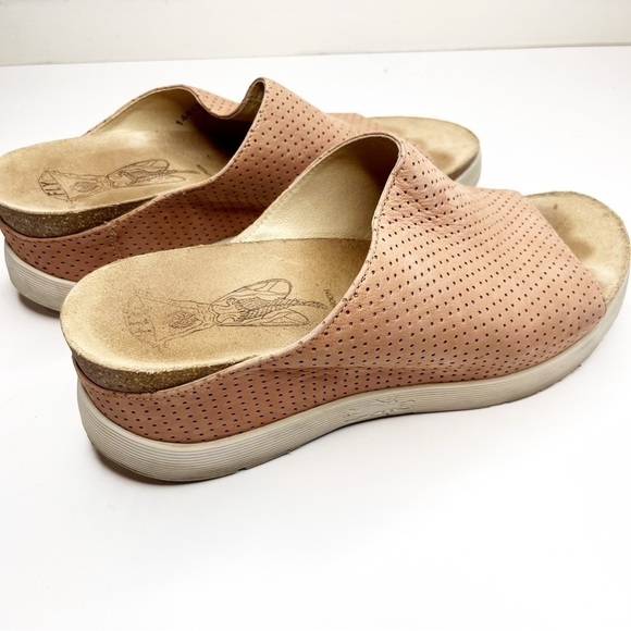 Fly London | Whin 176 Fly Slide Wedge Sandel in Rose - Picture 2 of 6